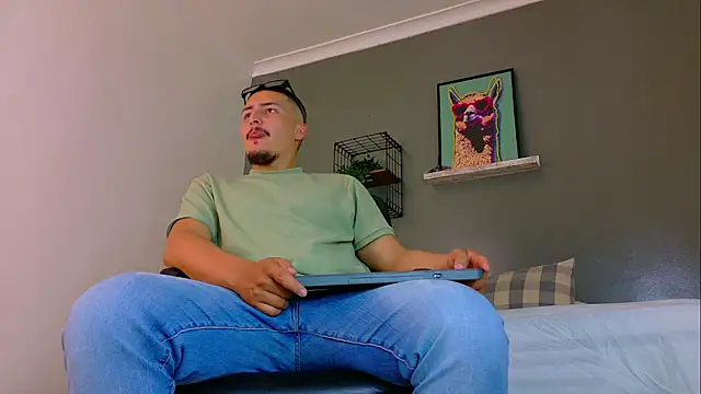 MrFox   online show from 04-11-26, 07:28