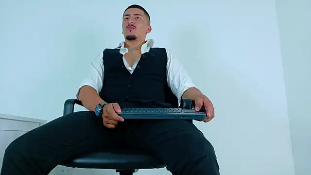 MrFox   online show from 10-23-25, 07:23