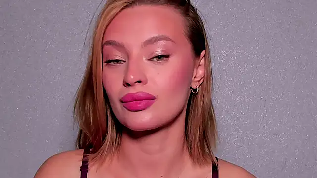 Snapshot of OliviaReece chatting on 11-23-25, 06:01 OliviaReece online show from 11-23-25, 06:01