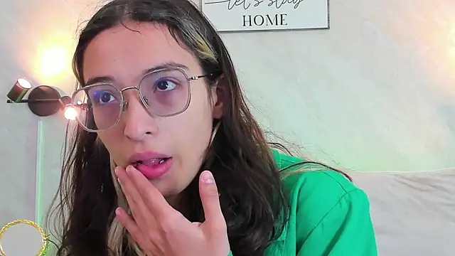 Emilia Bons online show from 09-29-25, 01:50