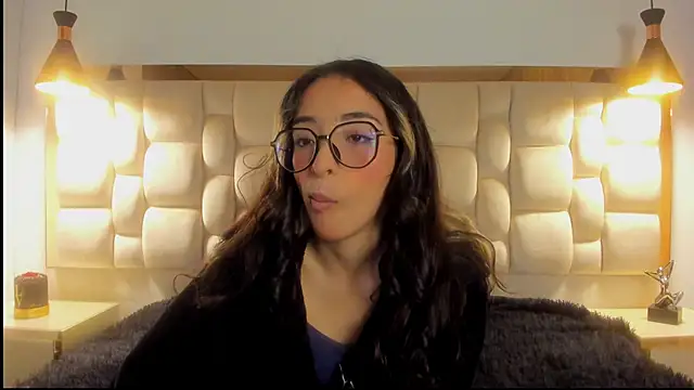 Emilia Bons online show from 11-17-25, 01:59