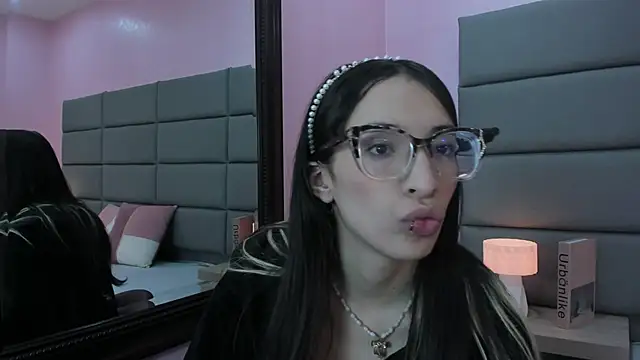 Emilia Bons online show from 04-09-26, 12:44
