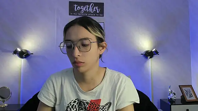 Emilia Bons online show from 09-18-25, 01:25