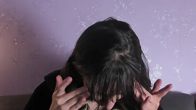 Emilia Bons online show from 04-14-26, 12:54