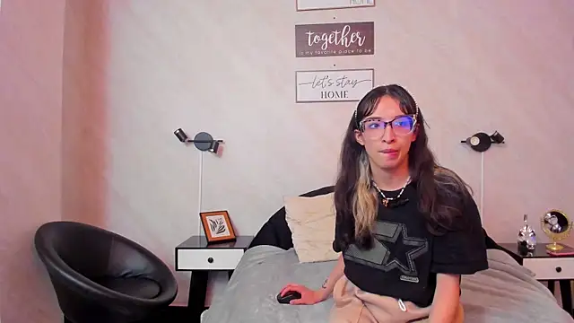 Emilia Bons online show from 04-08-26, 12:50