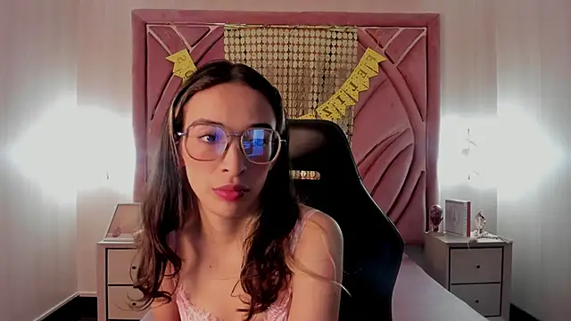 Emilia Bons online show from 10-31-25, 02:46