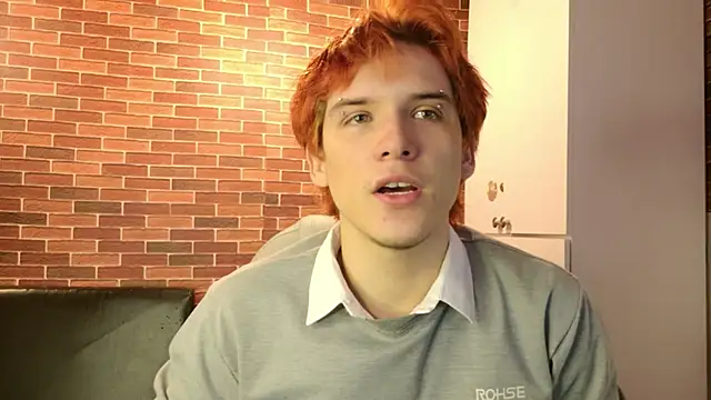 Snapshot of oliver_big19 chatting on 10-23-25, 11:31 oliver big19 online show from 10-23-25, 11:31