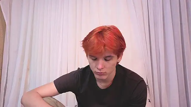 Snapshot of oliver_big19 chatting on 09-29-25, 12:11 oliver big19 online show from 09-29-25, 12:11