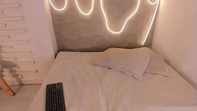 HannahToons online show from 04-14-26, 03:55