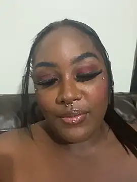 Cocomamii1 online show from 11-14-25, 06:39