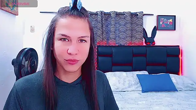 Snapshot of Azley_sweet chatting on 04-14-26, 02:00 Azley sweet online show from 04-14-26, 02:00