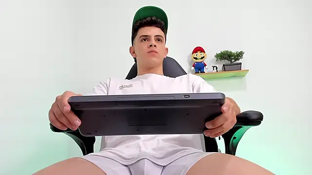 Mikecooper online show from 11-05-25, 03:09