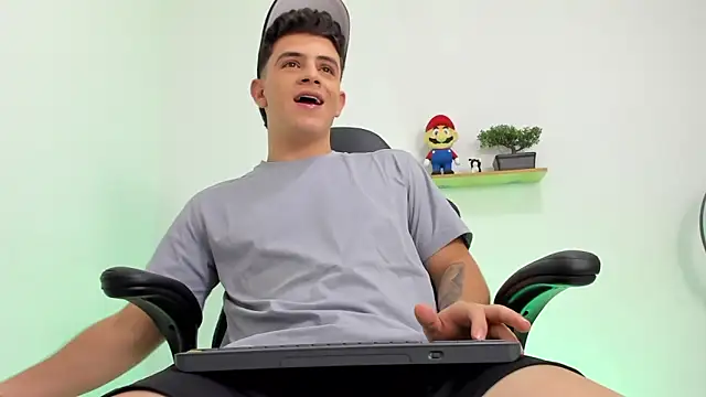 Snapshot of Mikecooper chatting on 01-18-26, 08:23 Mikecooper online show from 01-18-26, 08:23