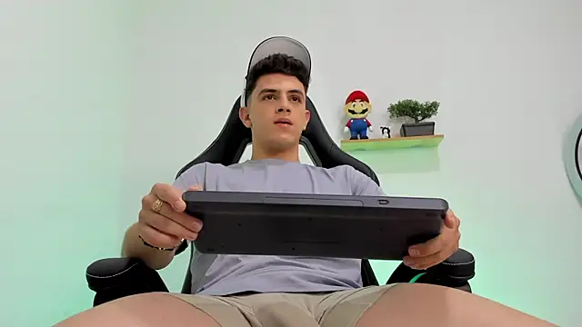 Snapshot of Mikecooper chatting on 02-06-26, 05:25 Mikecooper online show from 02-06-26, 05:25