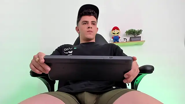 Mikecooper online show from 11-06-25, 01:53