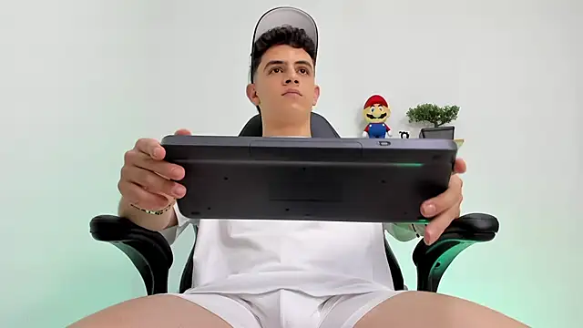 Snapshot of Mikecooper chatting on 02-03-26, 02:53 Mikecooper online show from 02-03-26, 02:53