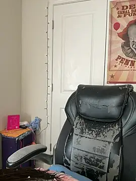 CharmingMaddie online show from 01-13-26, 05:06