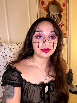 CharmingMaddie online show from 12-19-25, 06:49