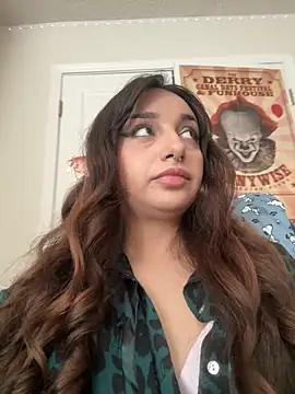 CharmingMaddie online show from 11-30-25, 05:14