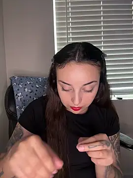 CharmingMaddie online show from 04-27-26, 04:49