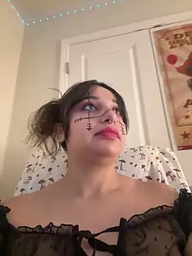 CharmingMaddie online show from 12-18-25, 06:45