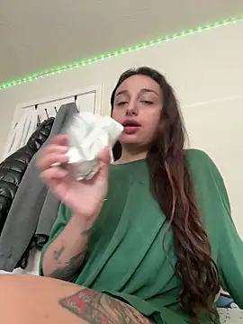 CharmingMaddie online show from 05-01-26, 04:56