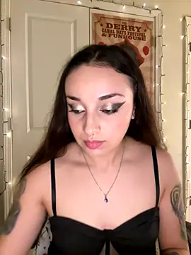 CharmingMaddie online show from 01-06-26, 04:16