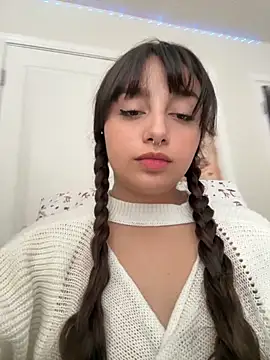 CharmingMaddie online show from 09-19-25, 04:55