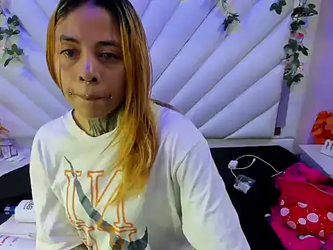 Snapshot of Sofii_Anal_ chatting on 09-23-25, 02:40 Sofii Anal online show from 09-23-25, 02:40