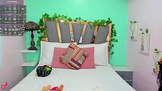 Violett Salvatore online show from 03-21-26, 04:55