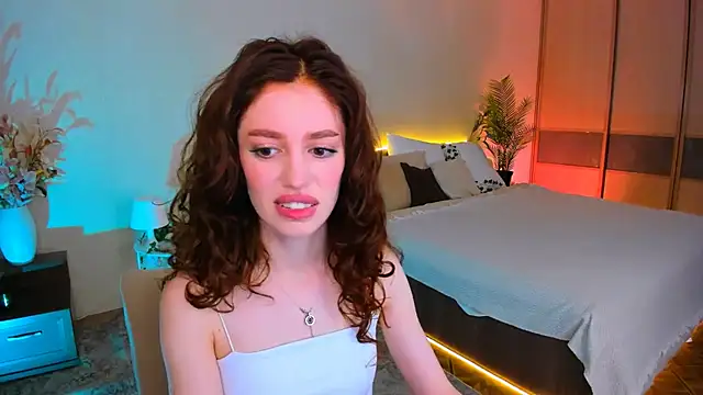 ChristinaConteeree online show from 10-04-25, 11:23