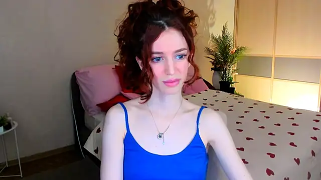 ChristinaConteeree online show from 06-06-26, 07:41