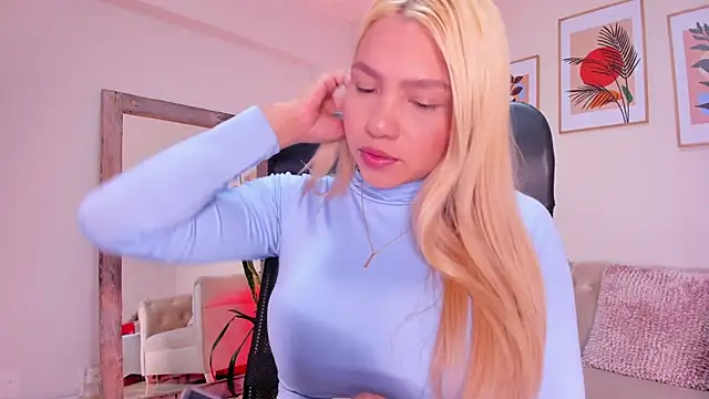 victoria giraldo online show from 12-21-25, 05:58