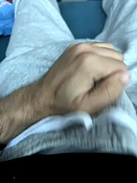 Snapshot of Frankieyyy1 chatting on 11-24-25, 08:14 Frankieyyy1 online show from 11-24-25, 08:14