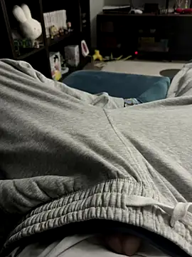 Snapshot of Frankieyyy1 chatting on 12-18-25, 04:22 Frankieyyy1 online show from 12-18-25, 04:22