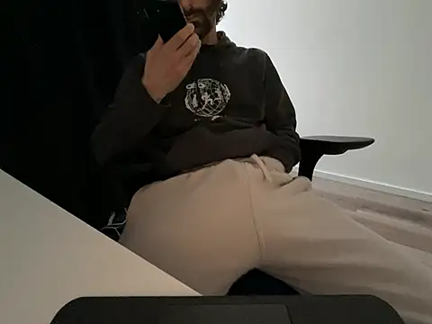 Frankieyyy1 online show from 04-21-26, 06:36