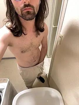 Snapshot of Frankieyyy1 chatting on 10-30-25, 08:34 Frankieyyy1 online show from 10-30-25, 08:34