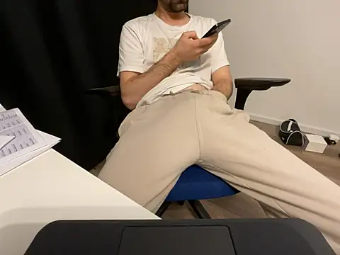 Frankieyyy1 online show from 04-10-26, 10:06