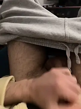 Snapshot of Frankieyyy1 chatting on 02-17-26, 05:54 Frankieyyy1 online show from 02-17-26, 05:54