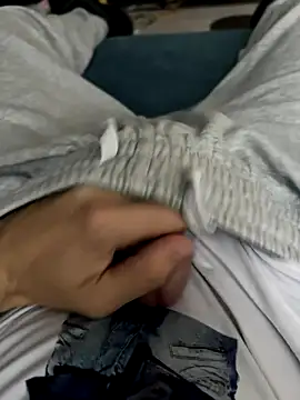 Snapshot of Frankieyyy1 chatting on 11-29-25, 08:03 Frankieyyy1 online show from 11-29-25, 08:03