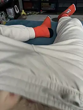 Snapshot of Frankieyyy1 chatting on 12-20-25, 08:28 Frankieyyy1 online show from 12-20-25, 08:28