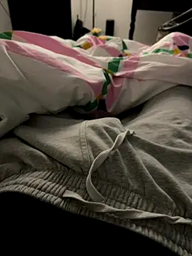 Snapshot of Frankieyyy1 chatting on 12-02-25, 10:44 Frankieyyy1 online show from 12-02-25, 10:44