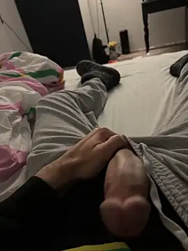 Snapshot of Frankieyyy1 chatting on 12-16-25, 05:28 Frankieyyy1 online show from 12-16-25, 05:28