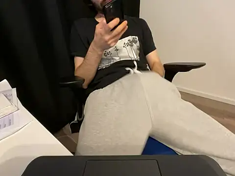 Frankieyyy1 online show from 04-16-26, 08:09