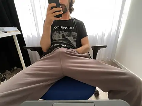 Frankieyyy1 online show from 07-07-26, 05:49