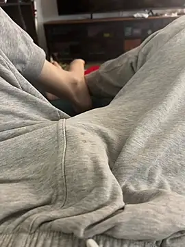 Frankieyyy1 online show from 06-19-26, 08:53