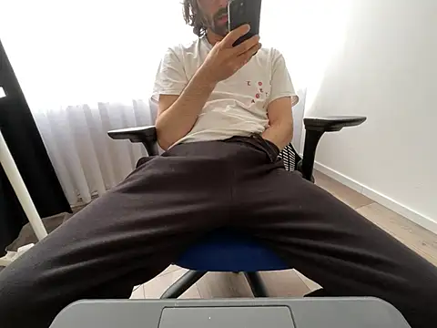 Frankieyyy1 online show from 07-19-26, 04:26
