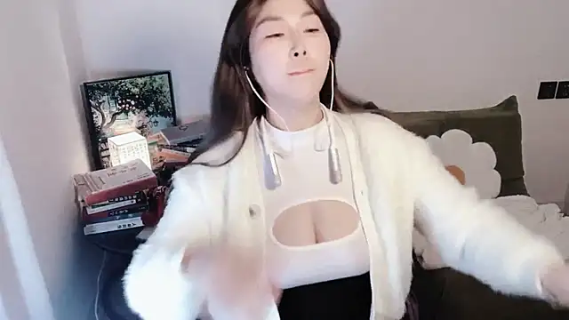 Emmaq996 online show from 11-12-25, 02:59