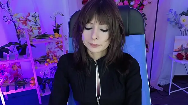 CrystallBloom online show from 01-19-26, 04:11