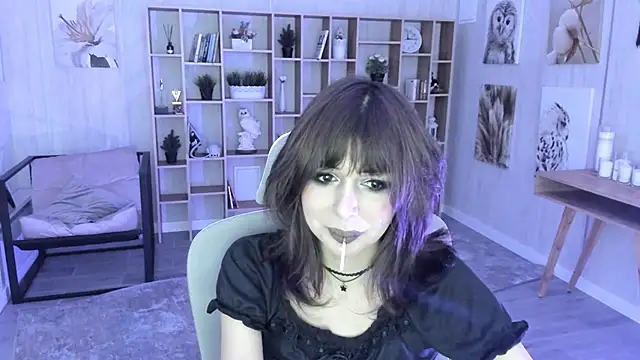 CrystallBloom online show from 10-28-25, 04:17